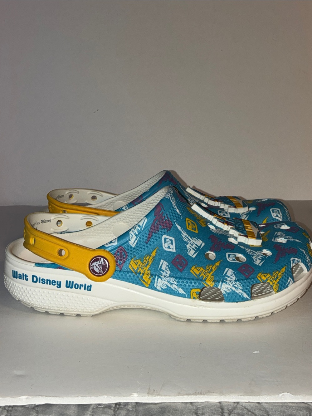 Disney World Cinderella Castle Crocs, Size Women’s 8 / Men’s 6 - Picture 5 of 12